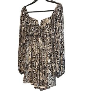 Forever 21 size small off Shoulder black & ivory reptile print metallic thread